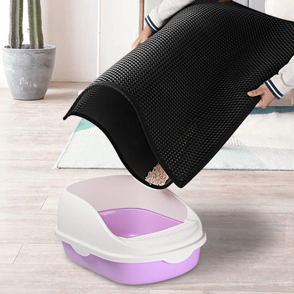 Cat litter mat with honeycomb trapping design